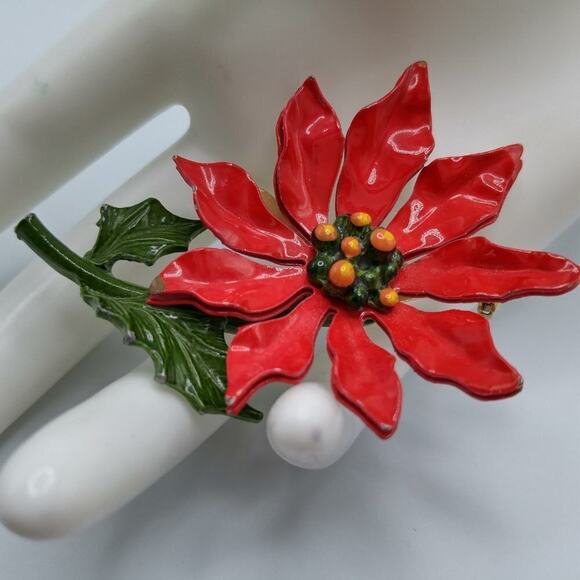 Vintage Red Enamel Poinsettia Brooch Green Leaf Christmas Flower Pin - Picture 7 of 10
